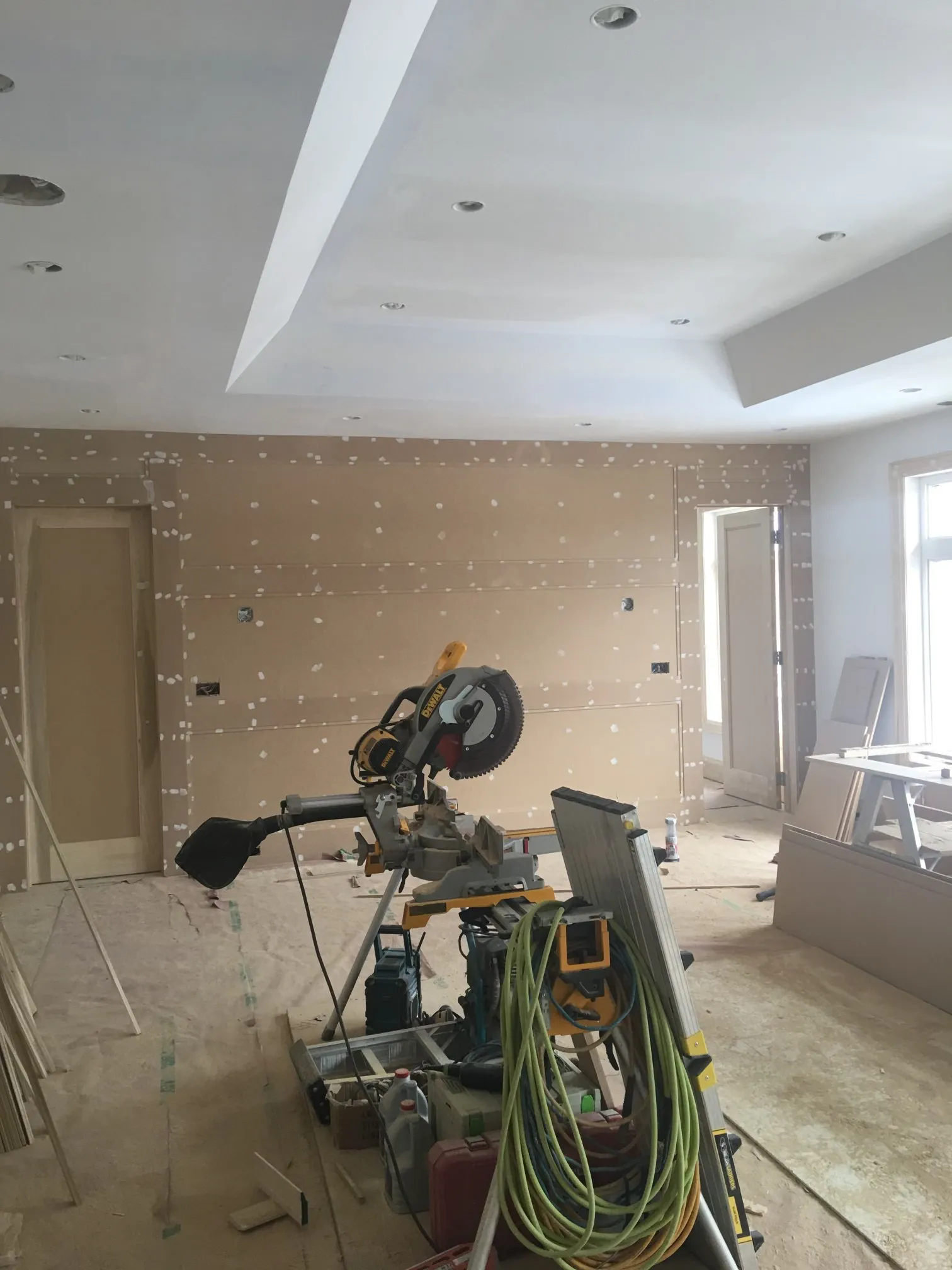 Drywall cracks and damage signs